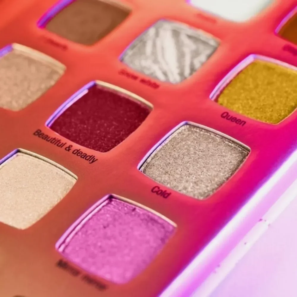 Essence X Disney Villians Evil Queen‎ Eyeshadow Palette